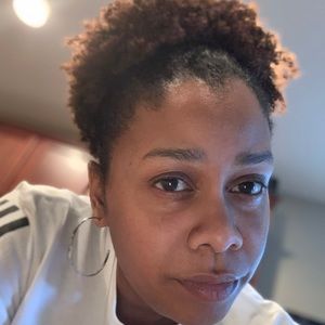 Meet your Posher, Dominique